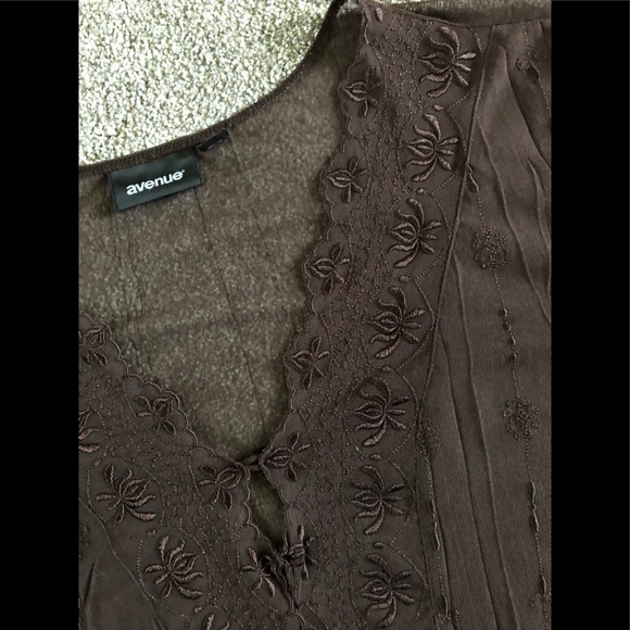 Avenue Mesh Embroidered Top Blouse Size 26/28 Chic Brown Stretchy Sheer Top - Picture 7 of 12